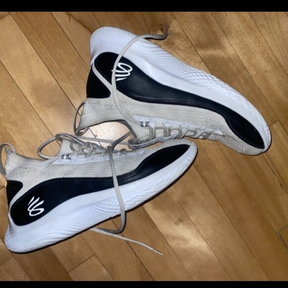 Under Armour Curry Flow 8 basketball shoes - Picture 1 of 4